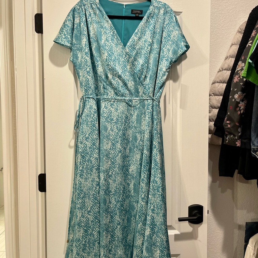 Tahari Size 16 Dress